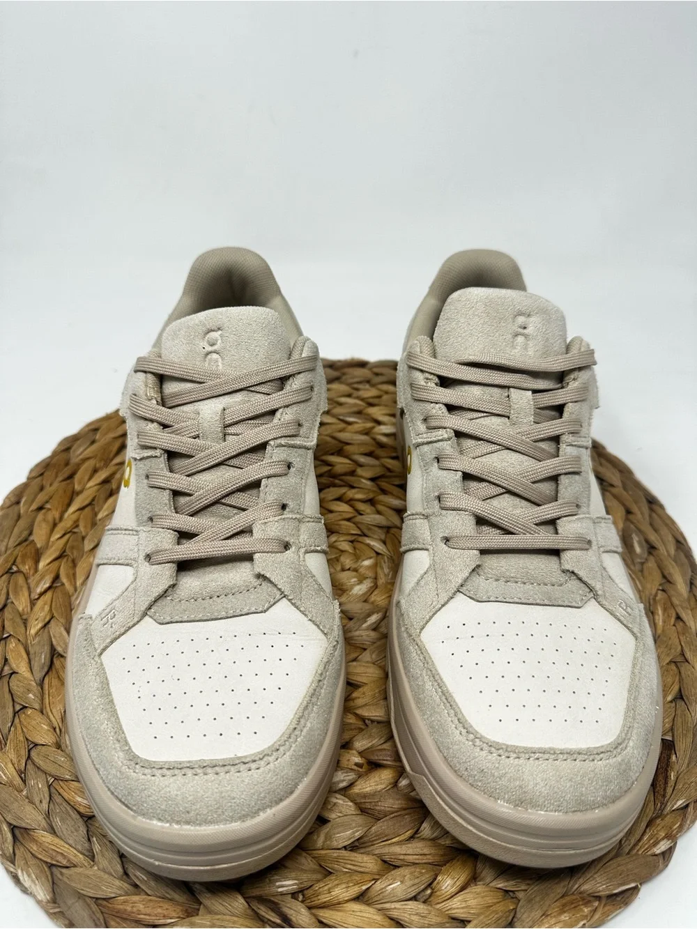 ON Running The Roger Clubhouse Sneaker Ace Beige Size 9 Men's